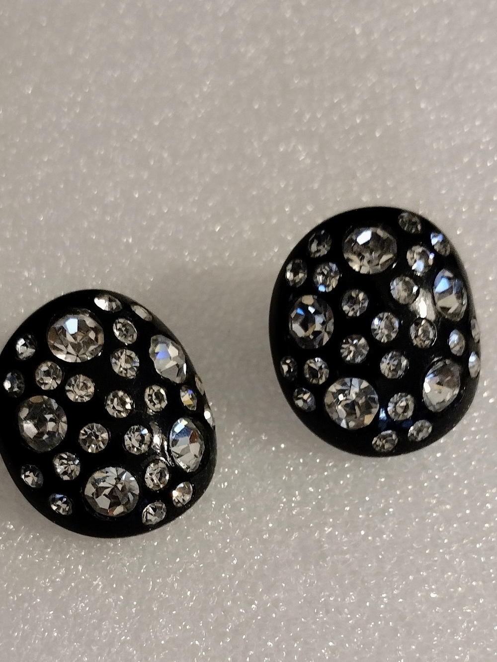Black Crystal  Button Clip- Sparkling Clear Rhinestones Weiss Vintage 1950 Style